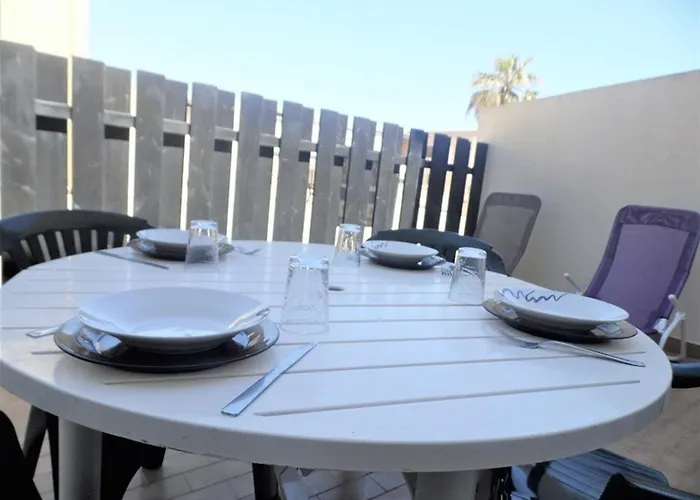 2 Pieces Avec Grande Terrasse Et Parking - Proche Mer, Calme, 4 Couchages - Fr-1-326-653 * Le Castellas